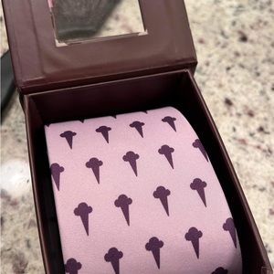 NWT silk lavender cone tie